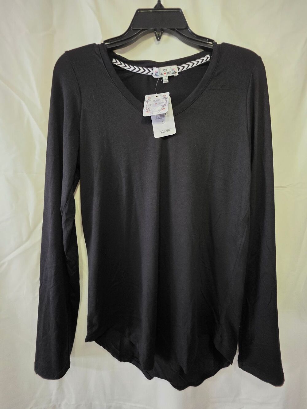 POOF New York Women's Large V Neck Long Sleeve Black Top Style# 226506-BCV